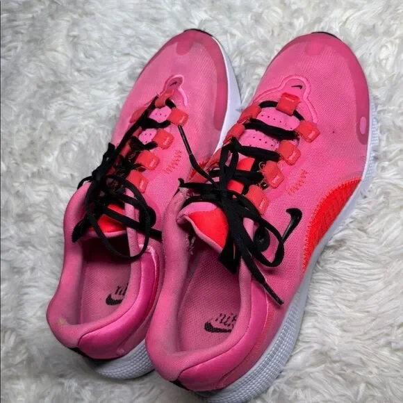 Nike React Escape Pink and Red Running Shoes - Picture 5 of 7